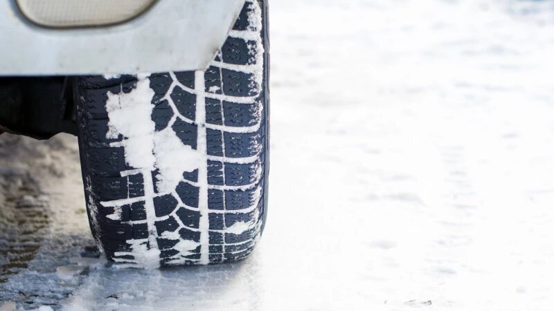     Зимние шины. Фото: ru.freepik.com, автор Dragana_Gordic.