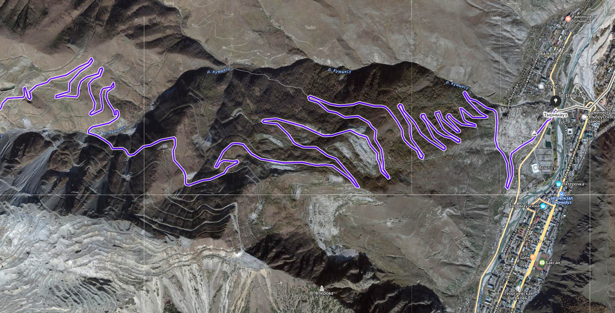 Дороога на спуске в Тырныауз.