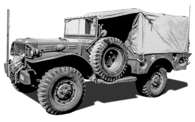 Полноприводный Dodge, который в СССР поставляли по ленд-лизу, был короче ГАЗ‑62 (длина – 4235 мм, база 2490 мм) и грузоподъемностью лишь 750 кг, за что и получил в армии прозвище «Додж три четверти» (в смысле, три четверти тонны). Концептуально советская и американская машины, действительно, были близки.