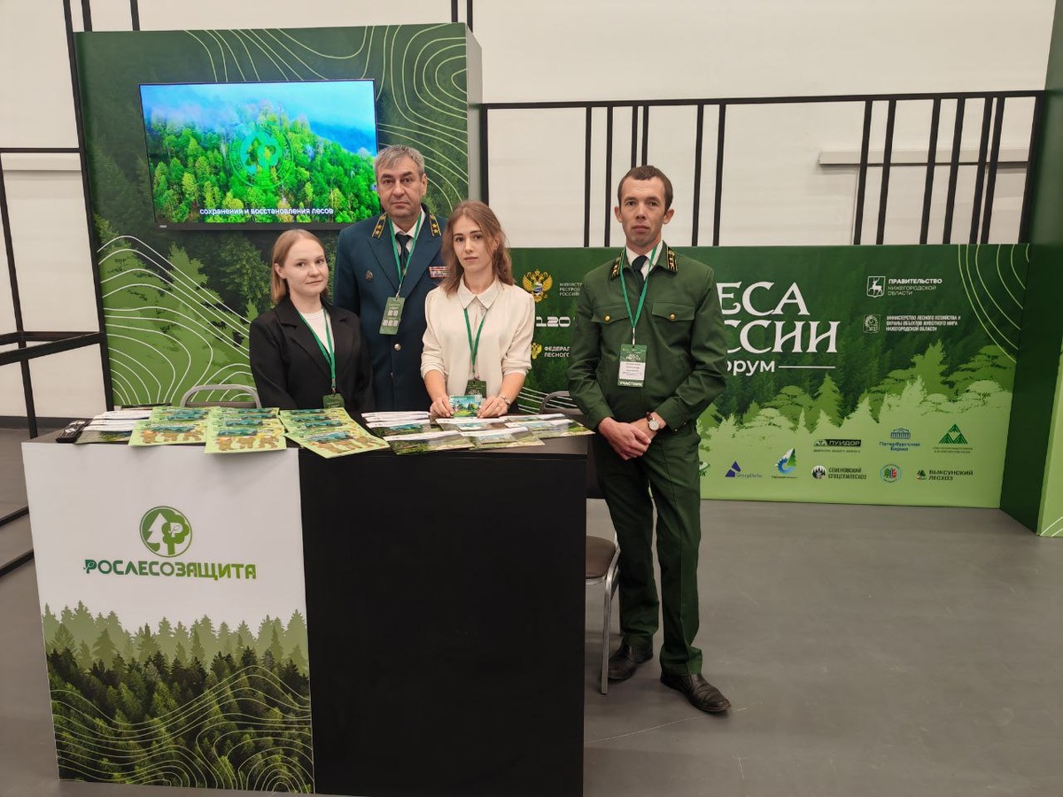 В. Акбердин с сотрудниками Нижегородского филиала