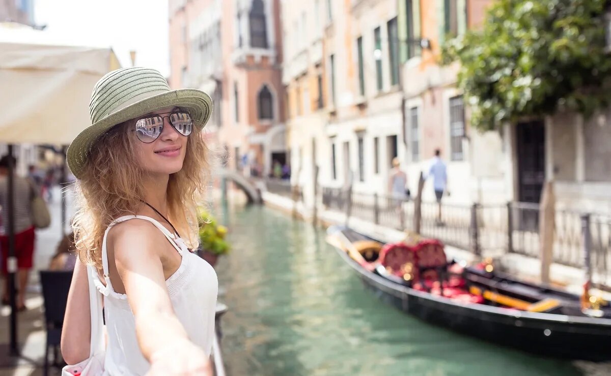    Количество поездок российских туристов в Европу выросло на 15-20% этим летом