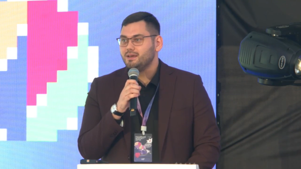 РИФ 2025. На фо­то: ди­рек­тор Рос­сий­ской ас­со­циа­ции элек­трон­ных ком­му­ника­ций (РАЭК) Дмит­рий Гу­ляев