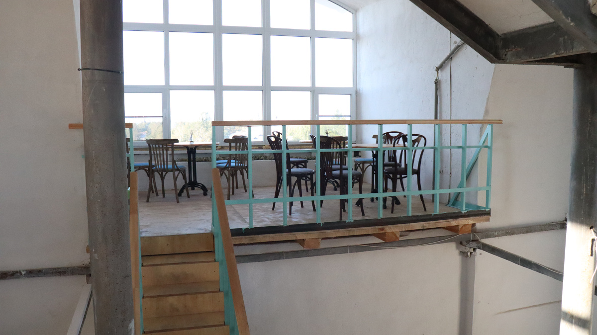 Один из "залов" кафе