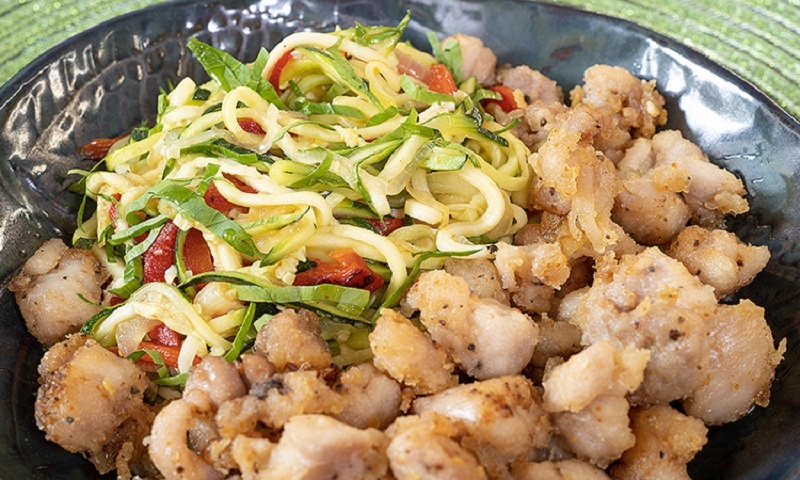 Кабачки по-новому: быстрый ужин с курицей и овощами