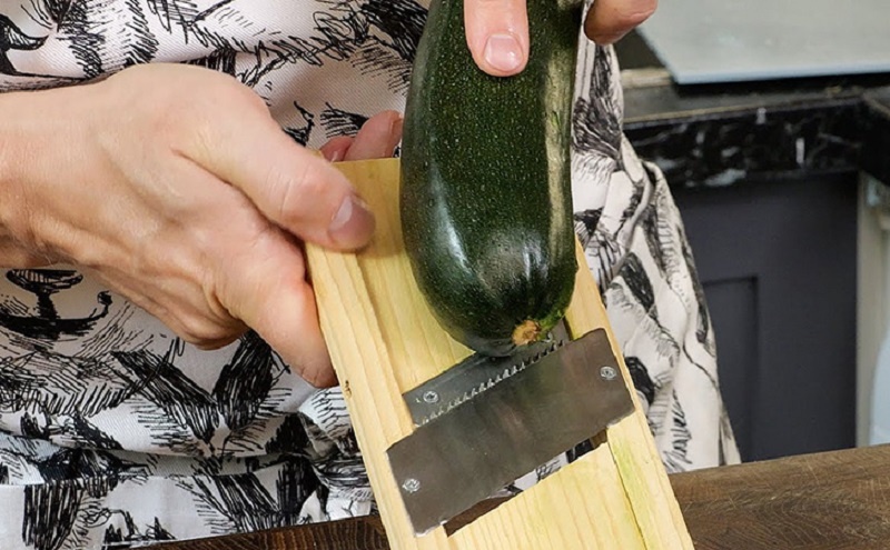 Кабачки по-новому: быстрый ужин с курицей и овощами