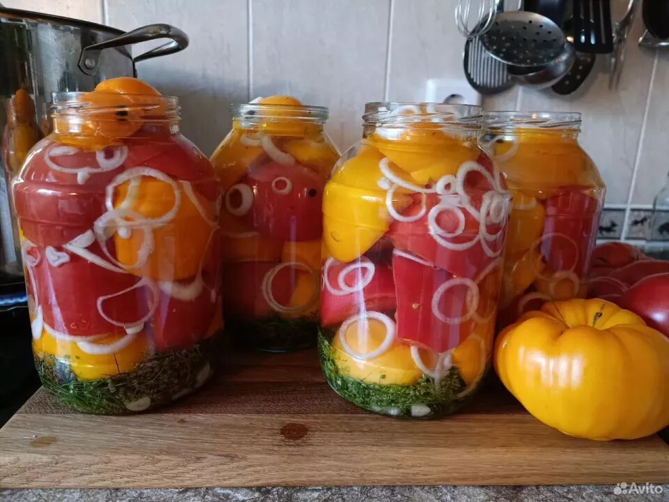    Барнаульские садоводы продают консервированные овощи со своих участков. Источник: avito.ru