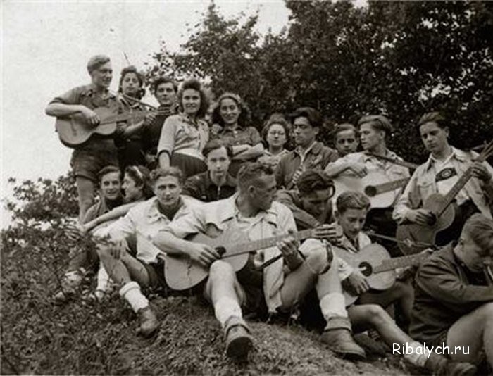 Вот эти беспечные туристы превратились в борцов...