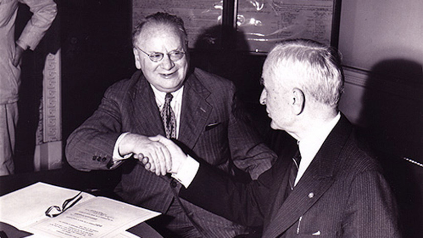 Нарком иностранных дел СССР Максим Литвинов и госсекретарь США Корделл Халл. 1933 г.