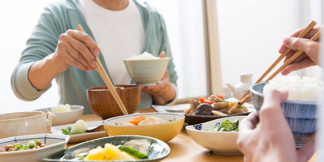 Секрет стройности японок : оказывается есть один жест после еды, который подтягивает кожу и стройнит фигуру