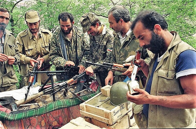Азербайджанские солдаты, 1992. Фото: https://en.wikipedia.org/wiki/First_Nagorno-Karabakh_War