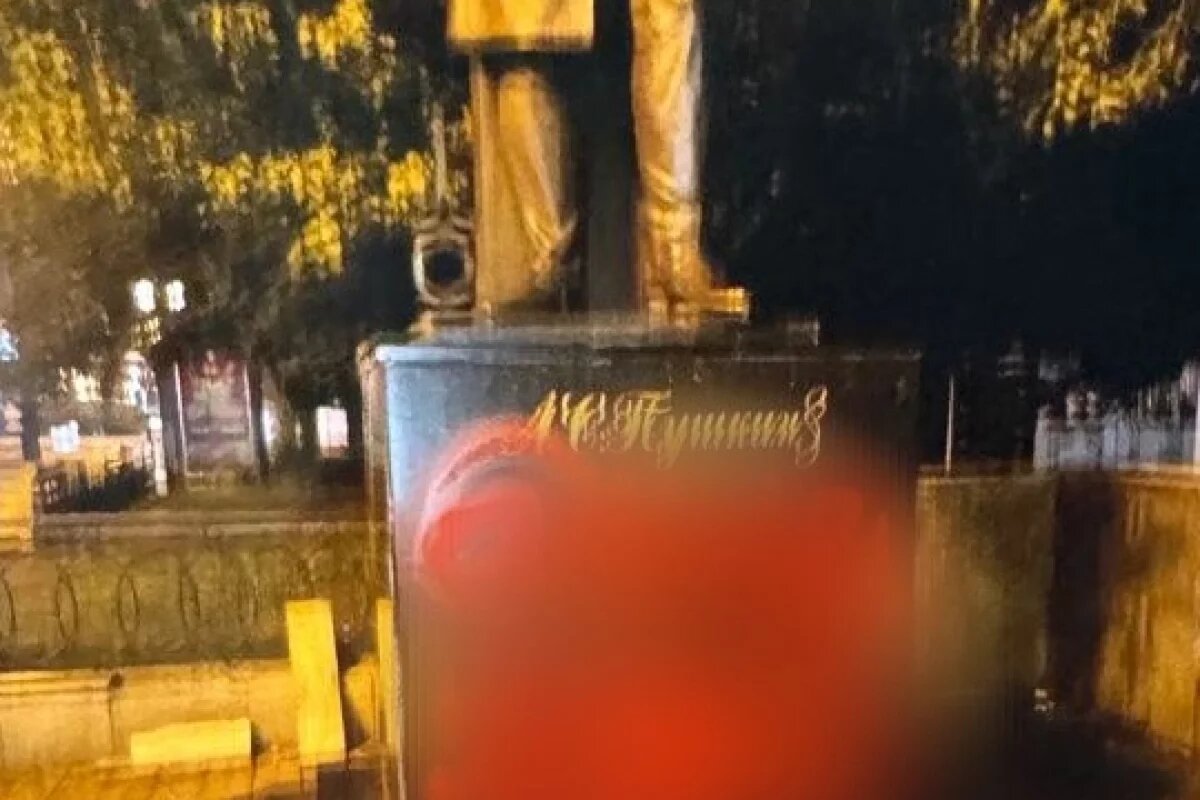    В Хабаровске задержан школьник за рекламу наркотиков на памятнике Пушкину