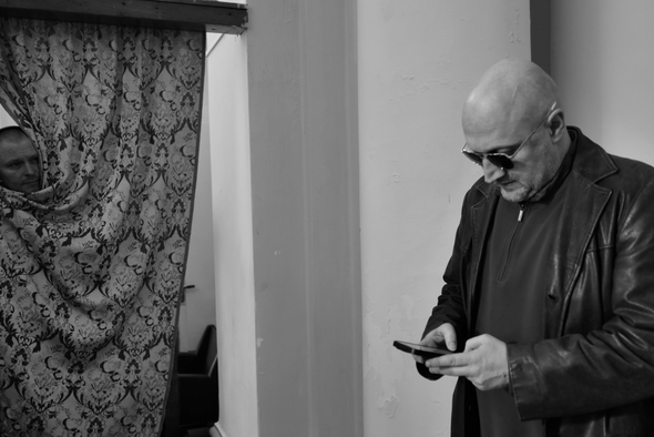     Гоша Куценко на съемках сериала «Встать на ноги»/«Кинопоиск»