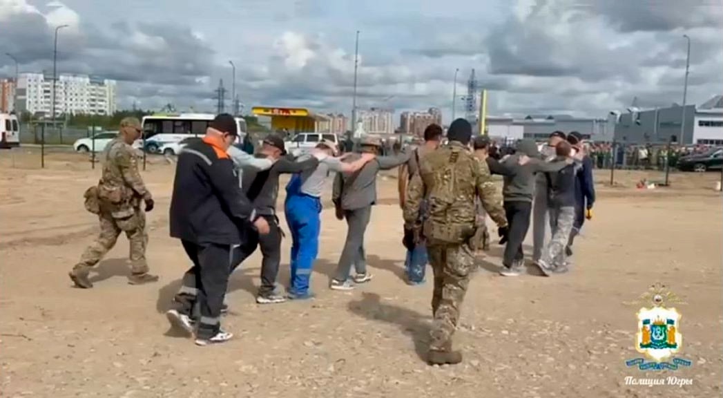    За 9 месяцев текущего года судебные приставы Югры выдворили на родину почти 250 иностранцев-нелегалов