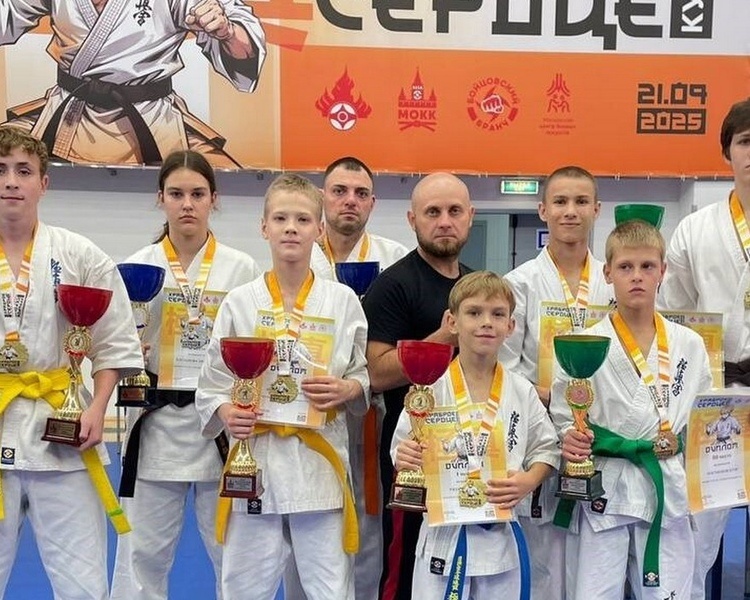     Куряне завоевали 10 медалей на Всероссийских соревнованиях по каратэ кекусинкай