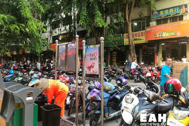    ЕАН / Улица на острове Хайнань