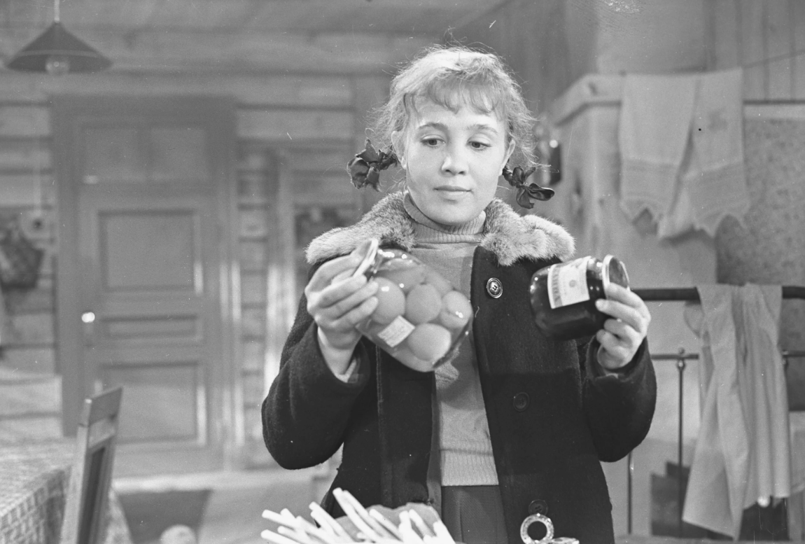 Кадр из фильма "Девчата". Яндекс картинки.