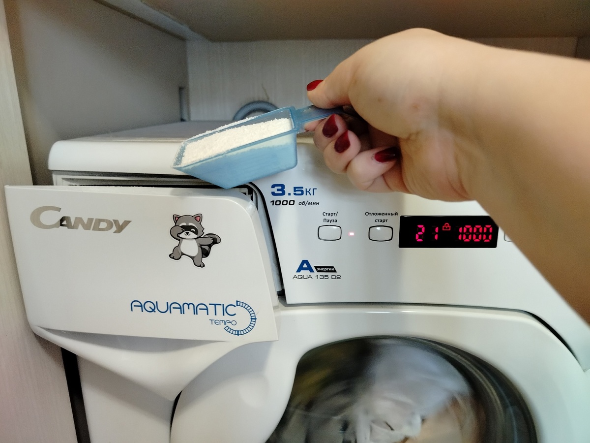    После начала стирки, а не до: мастер по ремонту научил, как правильно засыпать порошок в машинку