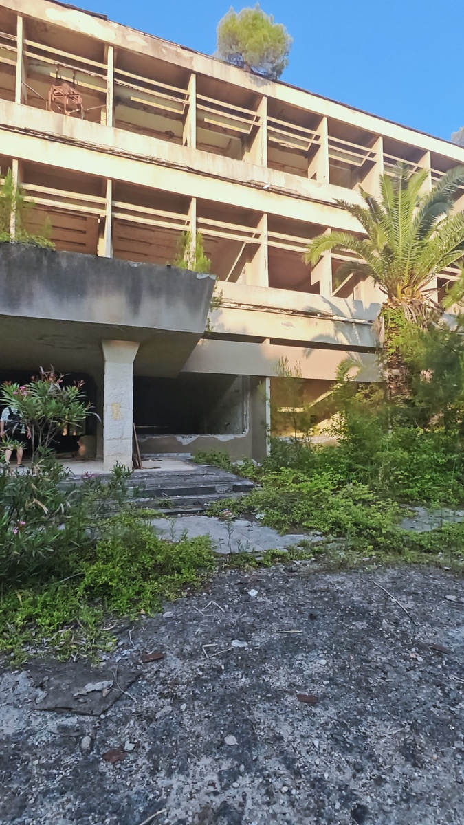 Центральный вход.