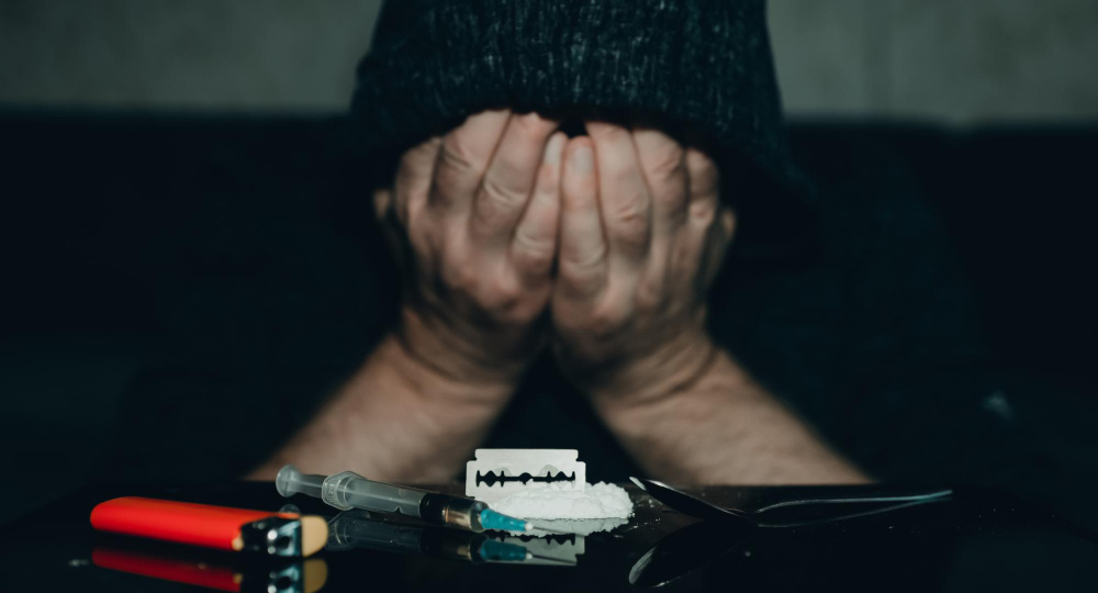 Если муж наркоман: как вести себя и что делать близким