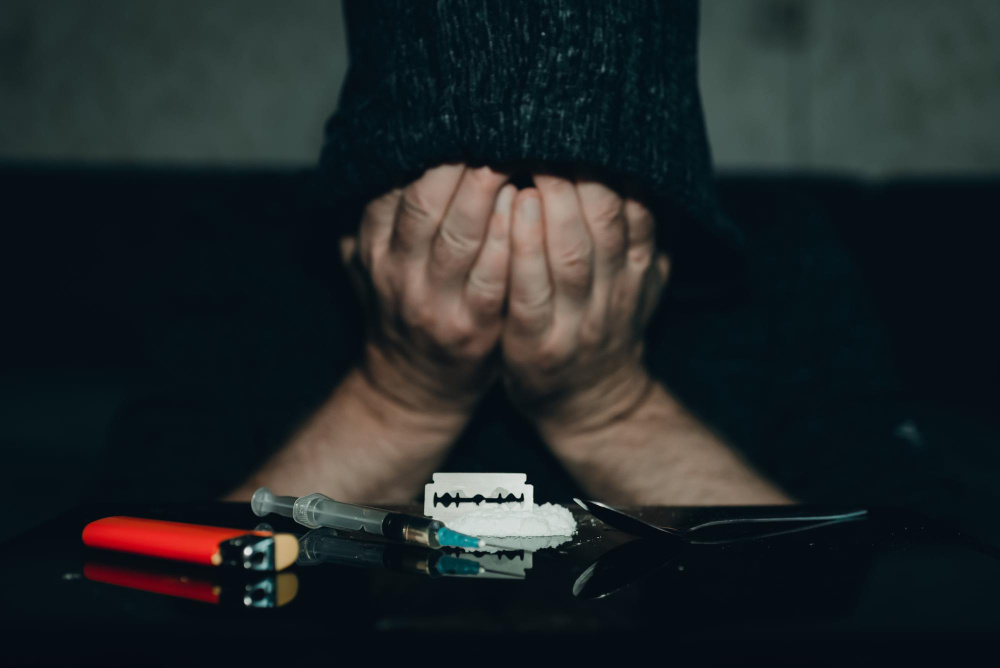 Если муж наркоман: как вести себя и что делать близким. (источник изображения: freepik.com)