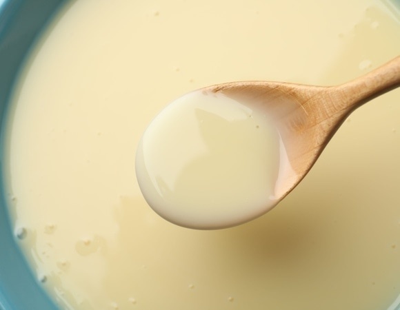 Домашняя сгущенка за 15 минут получается вкуснее магазинной — вот как ее делают