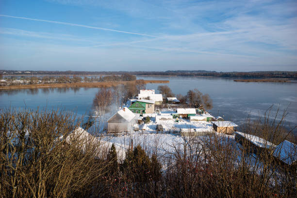 Перед вами — фрагмент городка Себеж в Псковской области. И границу бы будете проходить там, хотя она дальше! Взял из библиотеки iStock.