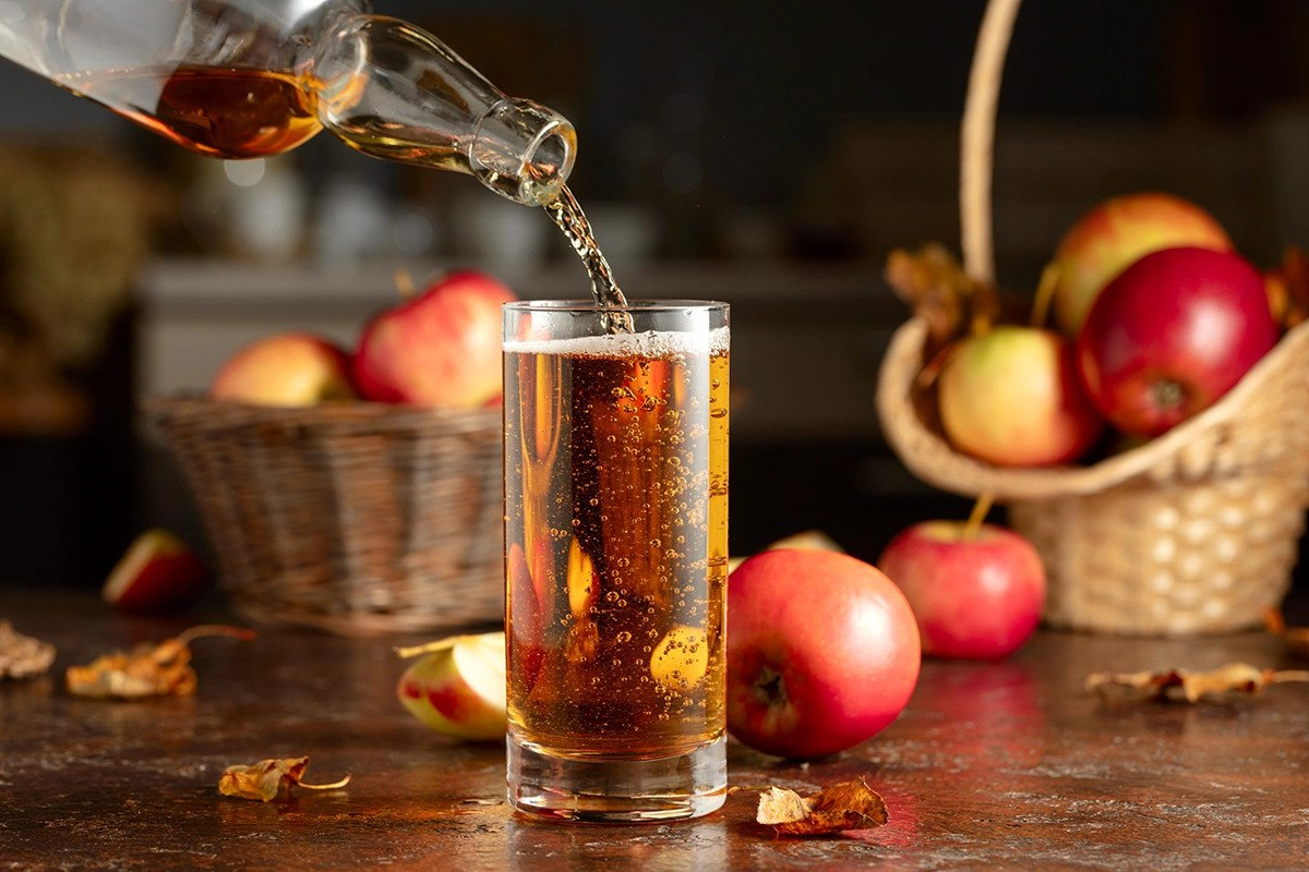 Из нашей сибирской полукультурки, которая растёт примерно на каждой даче, получается прекрасный сидр