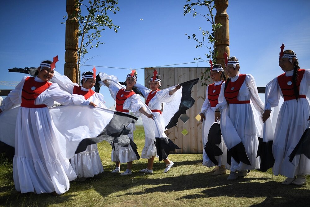    Празднование традиционного якутского праздника «Ысыах Туймаады» в местности Ус Хатын недалеко от Якутска. Фото: РИА Новости/ Александр Кряжев
