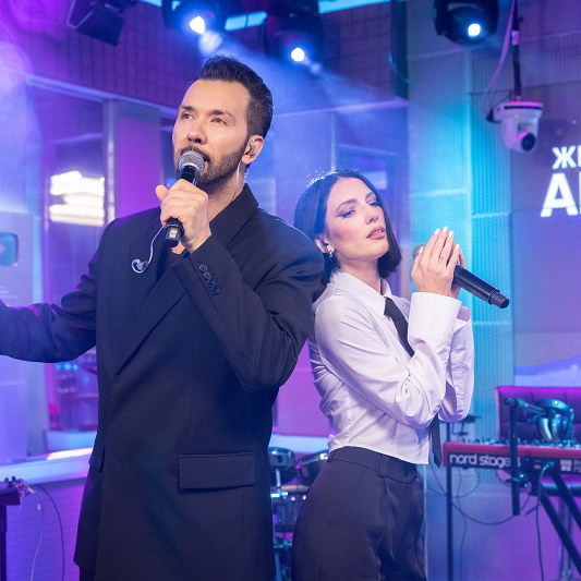     Денис Клявер и Murana спели «Заново» на «Авторадио»