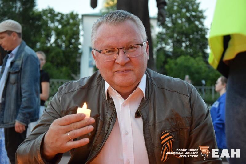    ЕАН / Сергей Никонов участвует в акции «Свеча памяти»