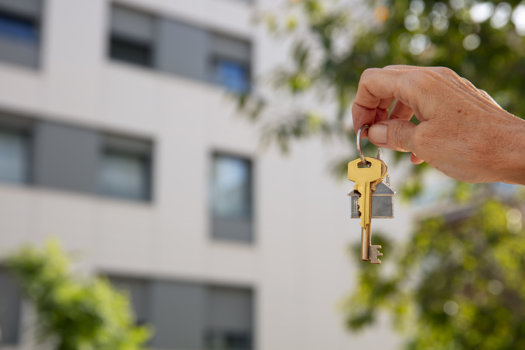  Можно продать любую квартиру . Главное – не завышать цену. Фото: Freepik.