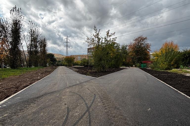     В Свердловском районе Красноярска благоустраивают заброшенный пустырь