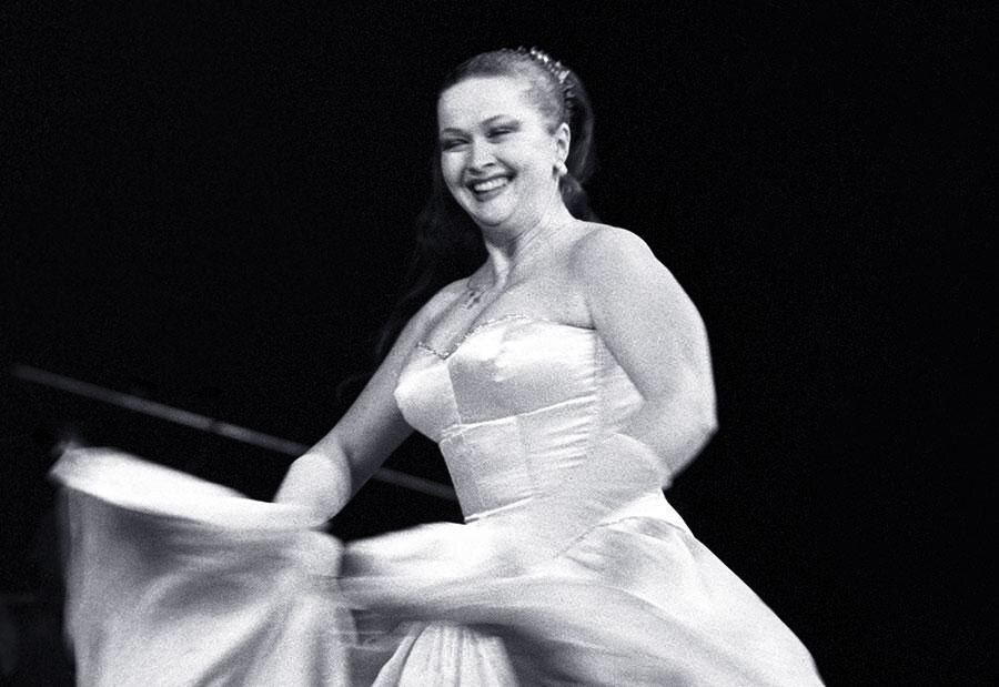 Наталья Гундарева в  спектакле «Виктория?..» («Завещание лорда Нельсона»)