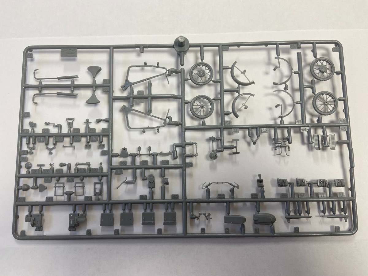 Сборная модель германского тяжёлого мотоцикла с коляской и экипажем BMW R-12. Масштаб: 1/35. производитель: "Звезда". Фото из личного архива автора © 2025 год. Листайте вправо 👉 чтобы увидеть больше