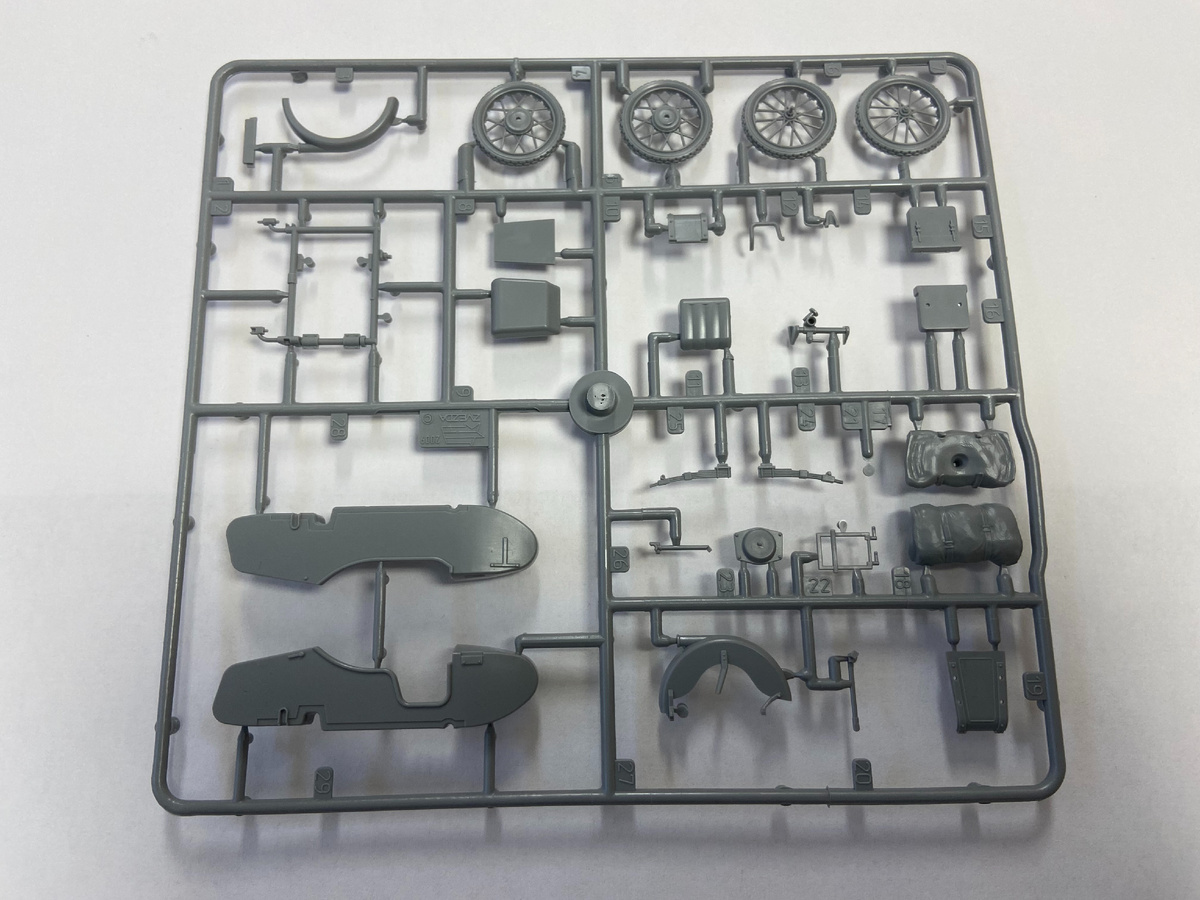 Сборная модель германского тяжёлого мотоцикла с коляской и экипажем BMW R-12. Масштаб: 1/35. производитель: "Звезда". Фото из личного архива автора © 2025 год. Листайте вправо 👉 чтобы увидеть больше