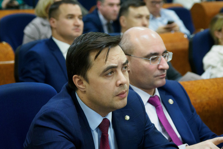    Ренат Гайнутдинов сменил Груничева на посту председателя государственного комитета РТ по тарифам.   
Фото: «БИЗНЕС Online»