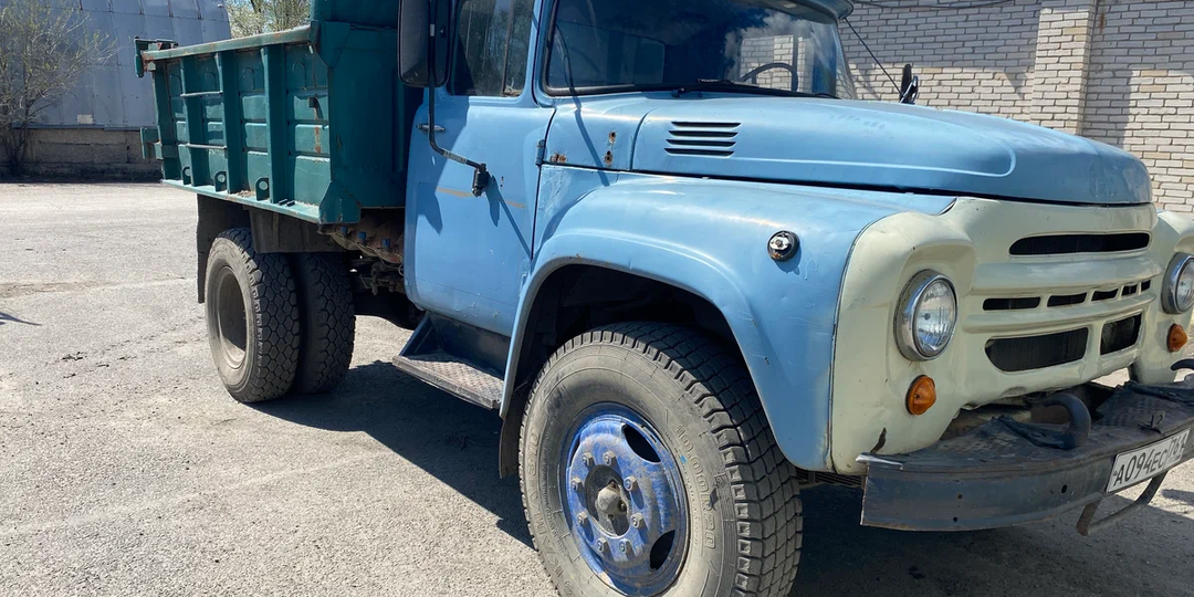 ЗИЛ-130 - главный грузовик СССР, который покорил страну своей простотой и надежностью