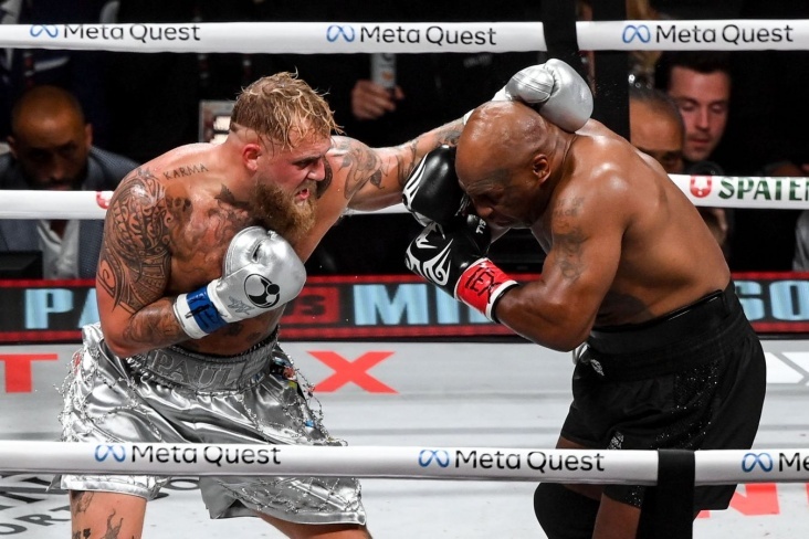 Джейк Пол (слева) и Майк Тайсон