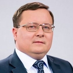    — У нас сейчас дефицит бюджета 5 трлн рублей. Конечно, если бы рубль был слабее, дефицит был бы меньше. Почему рубль такой крепкий, я не знаю. Борьба с инфляцией не так уж и важна. Нужно как-то латать бюджет. Поэтому повысили НДФЛ, налог на прибыль, а теперь НДС даст больше триллиона, — такое мнение выразил экономист, член наблюдательного совета Гильдии финансовых аналитиков и риск-менеджеров Александр Разуваев в разговоре с «Реальным временем».