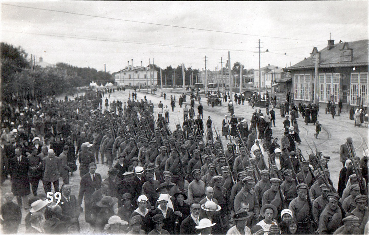 9 сентября 1918 года. Войско Белой армии и гражданское население покидают Казань, фото из архива автора