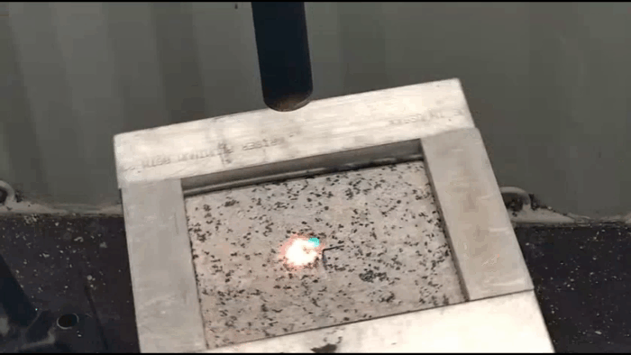 Лабораторные испытания гиротрона на гранитной мишени. Видео взято из From Lab to Field Testing | Quaise Energy