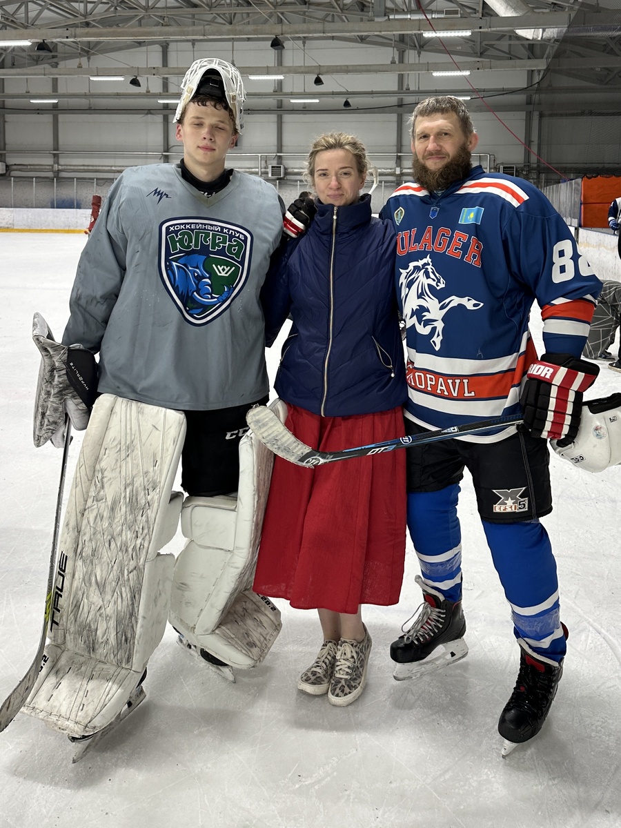 Мой старший сын Богдан и супруга. На летних каникулах.