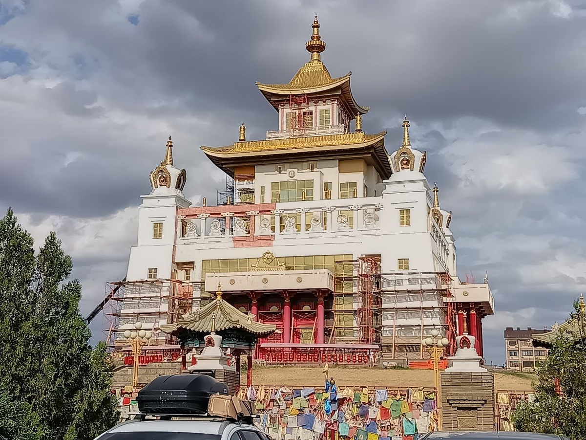 Золотая обитель Будды Шакьямуни