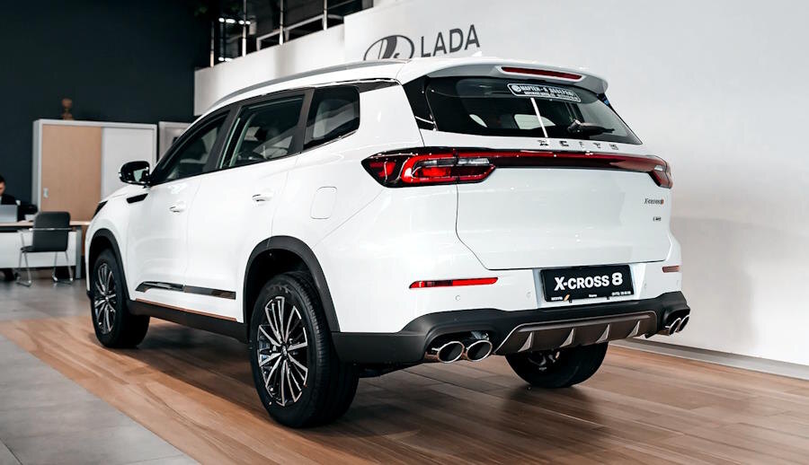 Кроссовер Xcite X-Cross 8 в автосалоне Лады