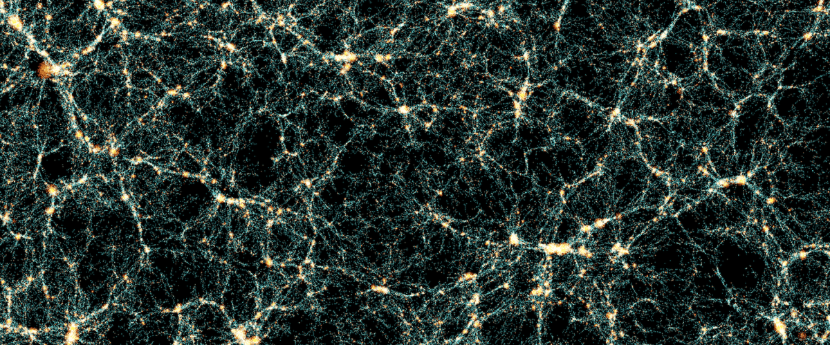    Изображение создано в рамках симуляции Flagship 2. Каждая точка — это отдельная галактика: голубым отмечены галактики в центрах сгустков темной материи, а красным — их спутники. Вместе они выстраиваются в гигантскую космическую структуру, образуя узлы, нити и пустоты — так называемую «космическую паутину», которая отражает распределение массы во Вселенной. / © Port d’Informació Científica / Euclid Consortium