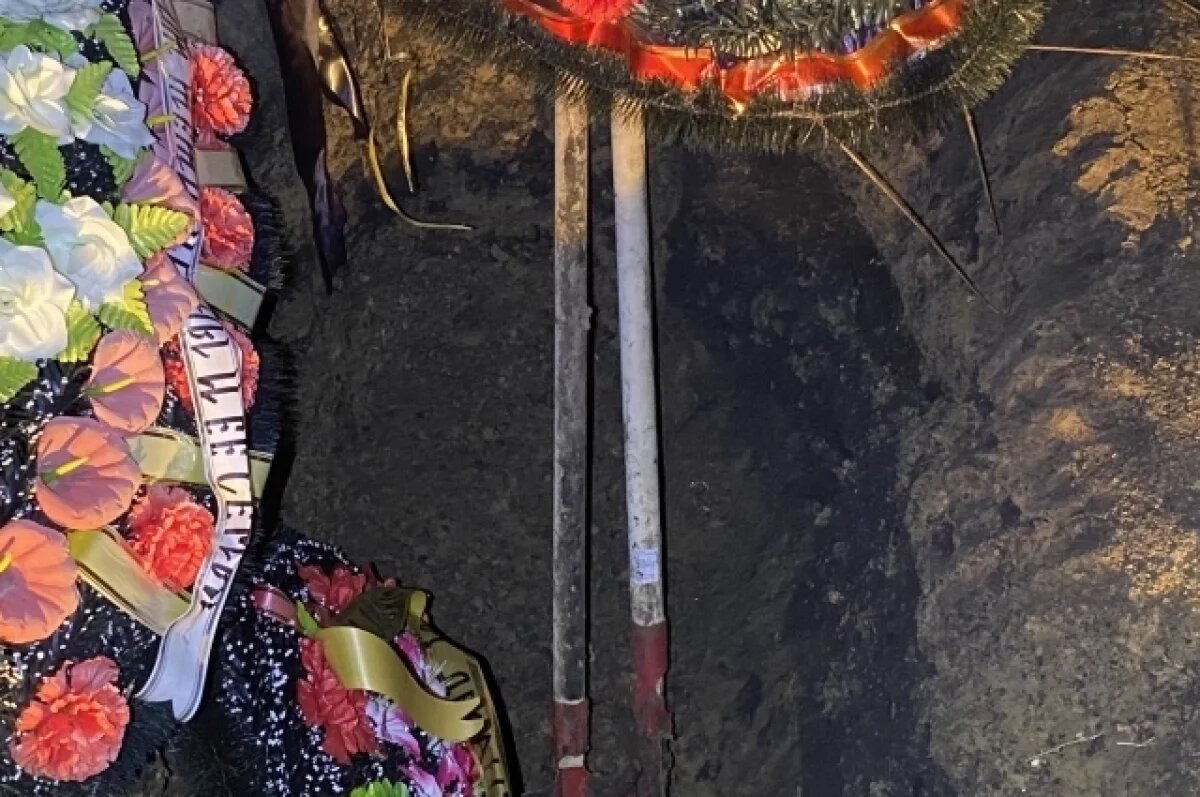    В Лунинском районе молодые люди пытались выкопать мертвеца из могилы