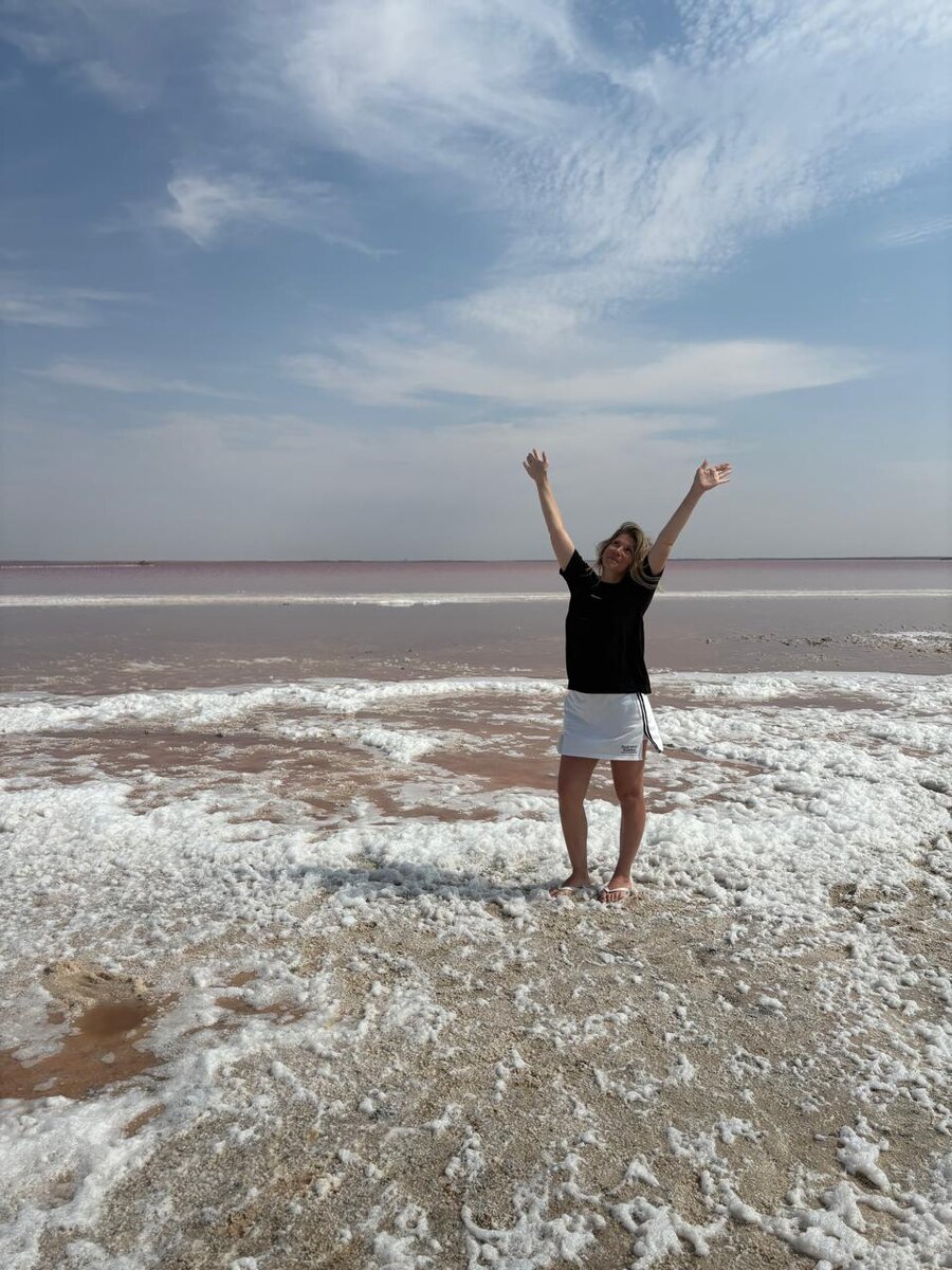 Берег розового озера