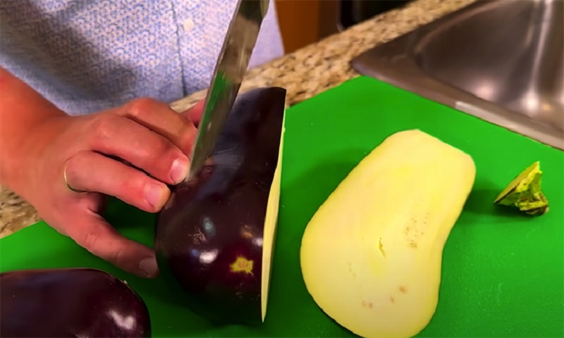Маринованные баклажаны с грибным вкусом: салат и закуска в одном блюде