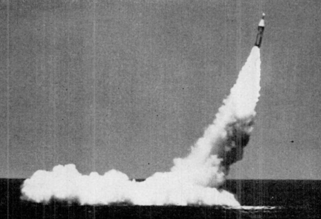 Старт ракеты "Поларис" с борта американской подводной лодки, 1960 г.