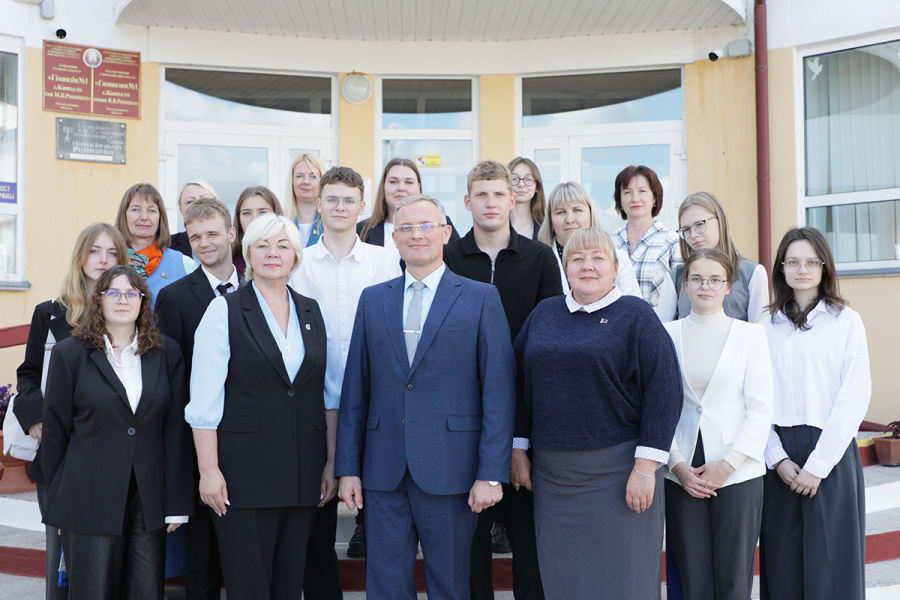     В Копыле прошла встреча представителей управления по образованию, спорту и туризму райисполкома с начинающими учителями
